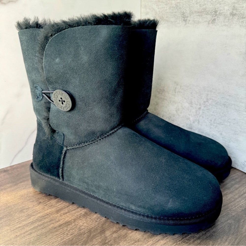 UGG Boots Bailey Button ll Black Size 10